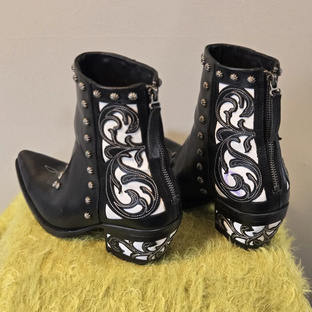 ARIAT Diva Black & White Leather Sexy Ladies Western Studs Ankle Boots Booties 8 - Picture 15 of 16